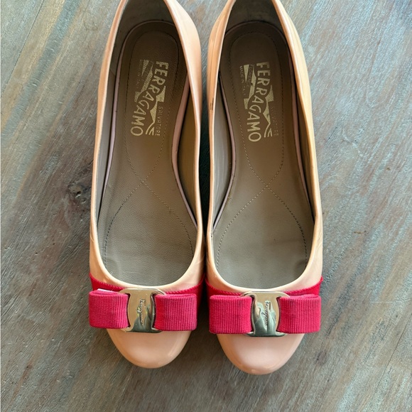 Salvatore Ferragamo Tan and Red Flats with Gold Accent - Picture 2 of 8